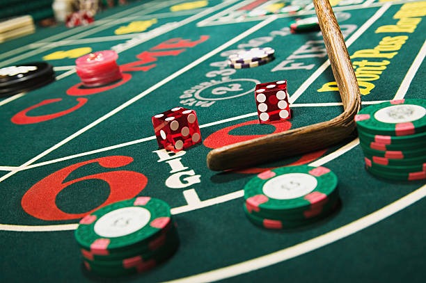 Dragon Fishing live-dealer table showing fishing net mechanics and real croupier